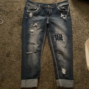 Women’s (Juniors) Size 13/14 cropped distressed jeans.  Cute and unique! Rue 21